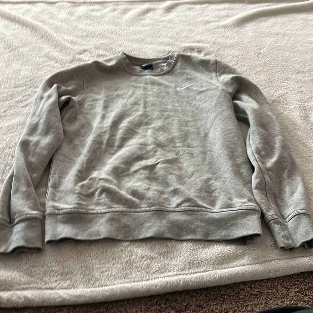 A grey Nike crew neck in perfect condition